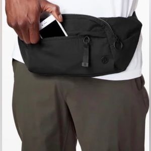 Lululemon on the beat belt bag in black nylon